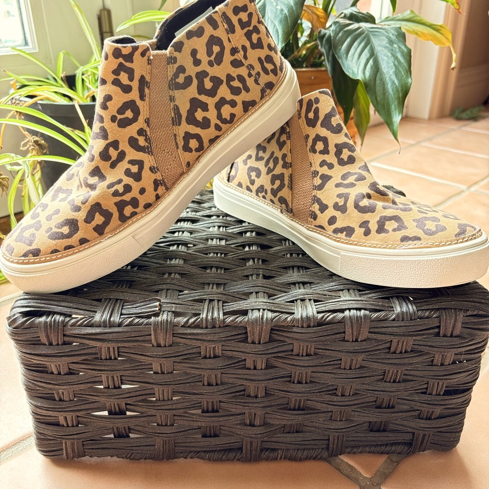 Toms Leopard Print Bryce Slip-On Sneakers- Size 6.5